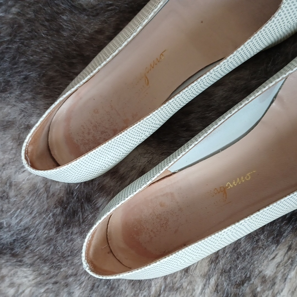 Salvatore Ferragamo Gray and Cream Flats - Picture 3 of 16